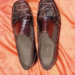 Clark's patent‎ leather brown shoes